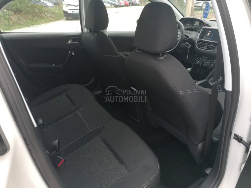 Peugeot 208 1.2i ACTIVE CH