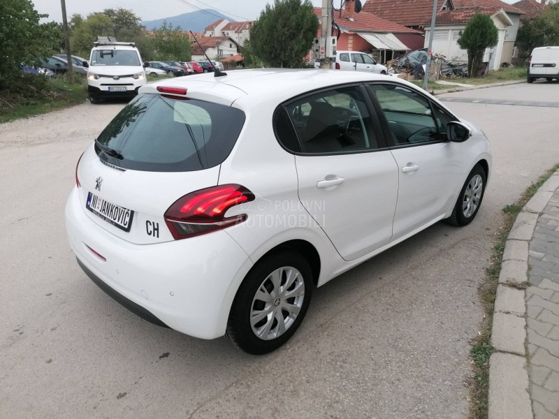 Peugeot 208 1.2i ACTIVE CH