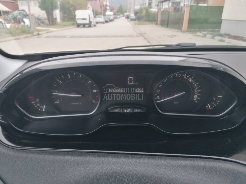 Peugeot 208 1.2i ACTIVE CH