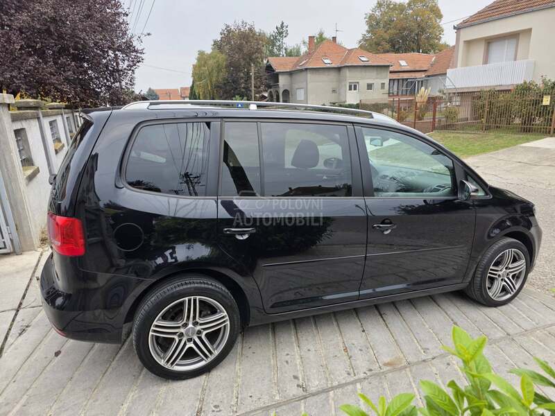 Volkswagen Touran 129 000 k m n o v