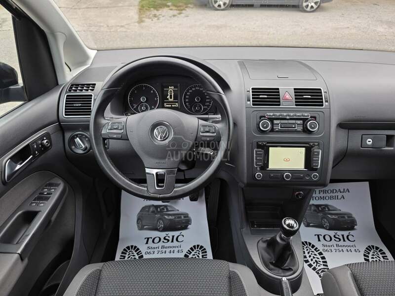 Volkswagen Touran 129 000 k m n o v