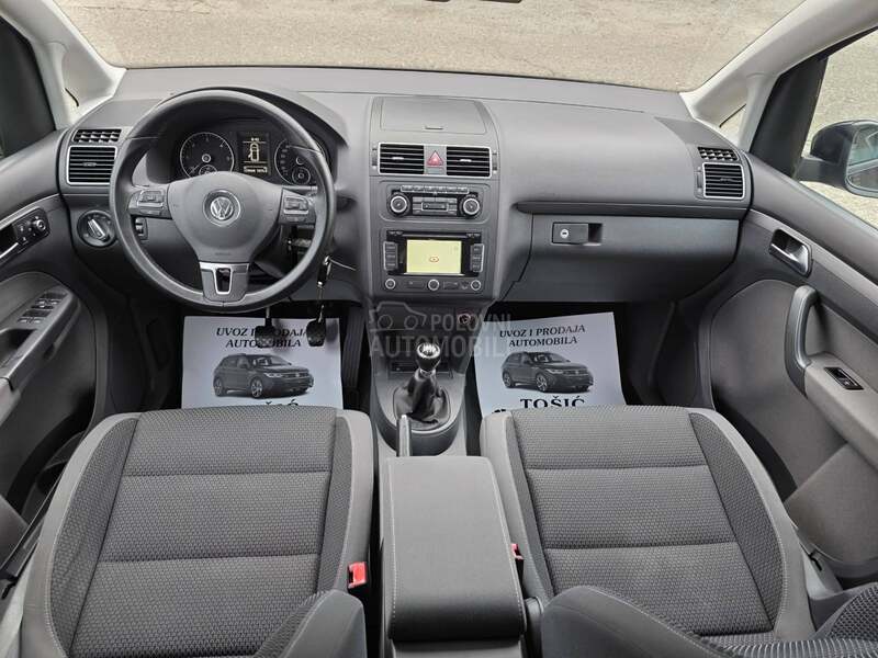 Volkswagen Touran 129 000 k m n o v