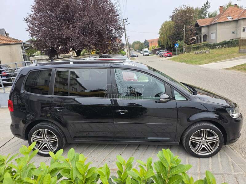 Volkswagen Touran 129 000 k m n o v