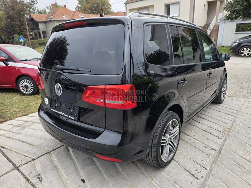 Volkswagen Touran 129 000 k m n o v