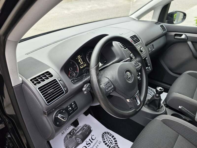 Volkswagen Touran 129 000 k m n o v