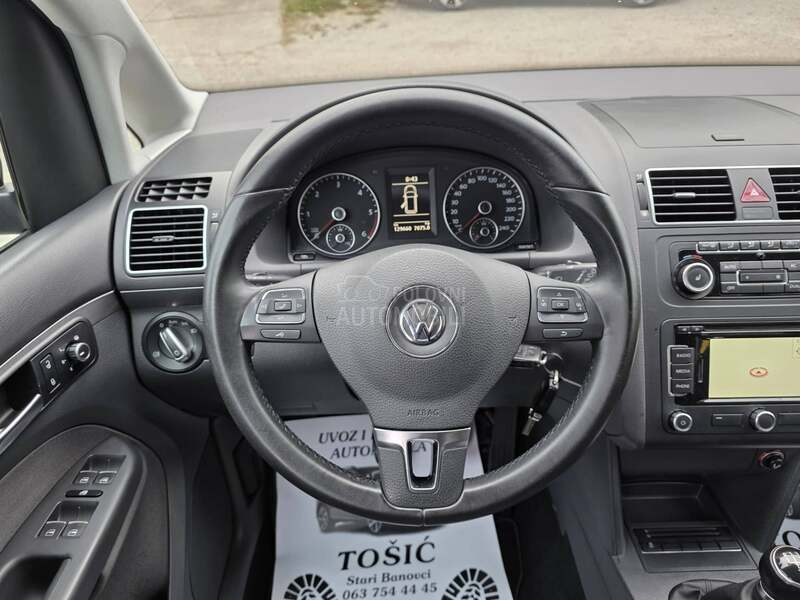 Volkswagen Touran 129 000 k m n o v