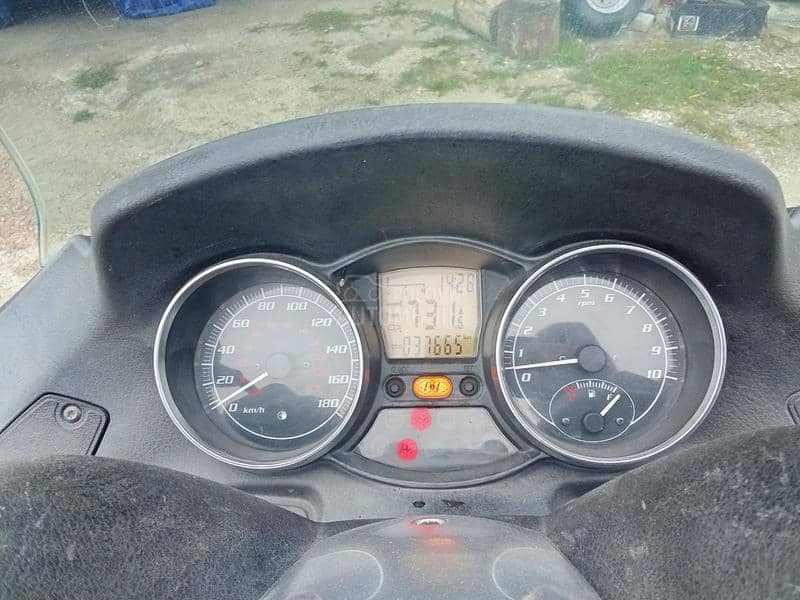 Piaggio mp 3 b kategorija