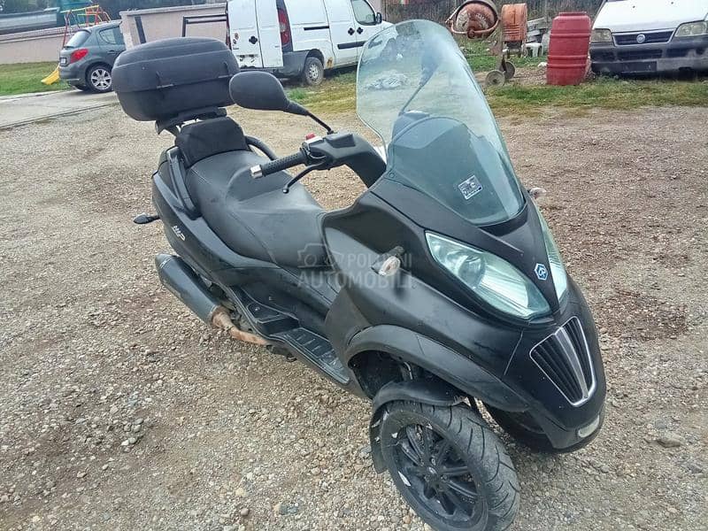 Piaggio mp 3 b kategorija