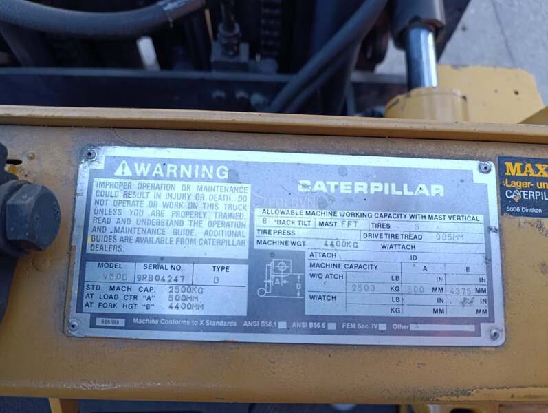 CAT Viljuškar dizel 2,5 tone