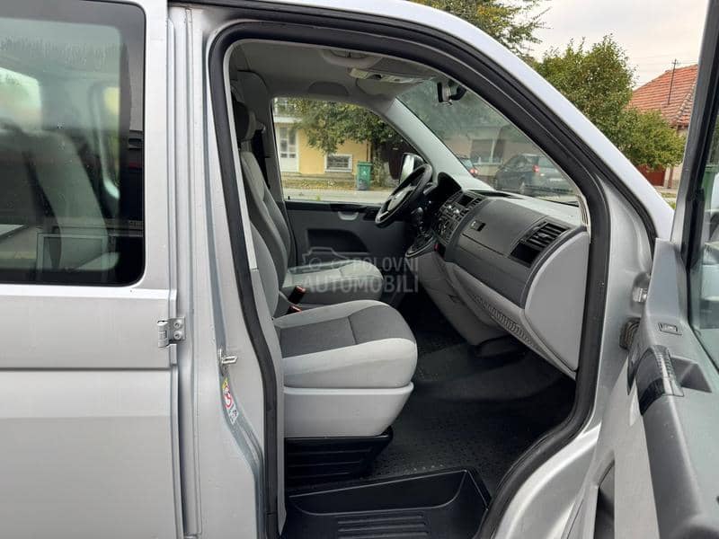 Volkswagen Transporter T5 2.5 TDI