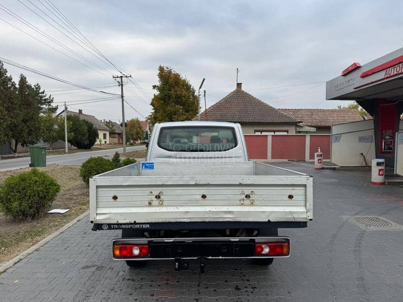 Volkswagen Transporter T5 2.5 TDI