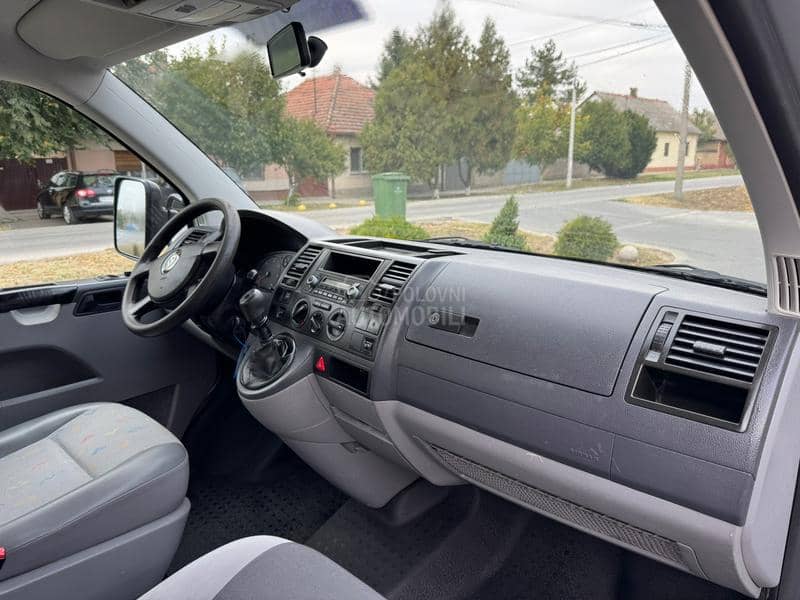 Volkswagen Transporter T5 2.5 TDI
