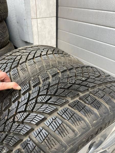 Goodyear 235/45 R18 Zimska