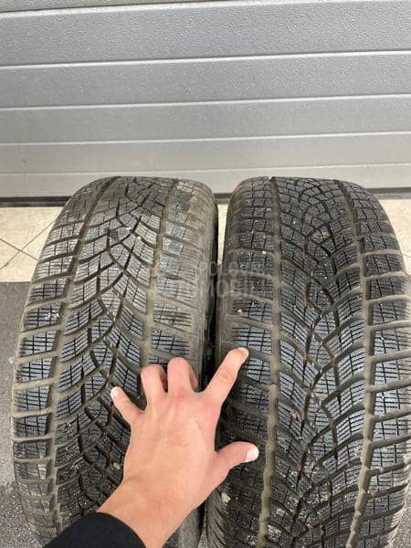 Goodyear 235/45 R18 Zimska