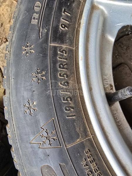 Aluminijumske felne Dezent sa ms gumama 15" 5 x 112