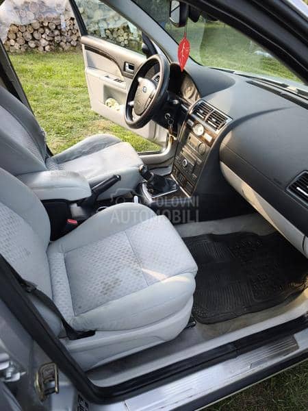 Ford Mondeo GHIA Ford Mondeo GHIA