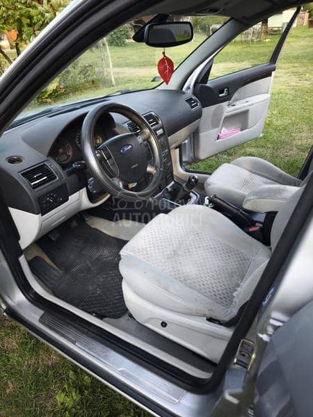 Ford Mondeo GHIA Ford Mondeo GHIA