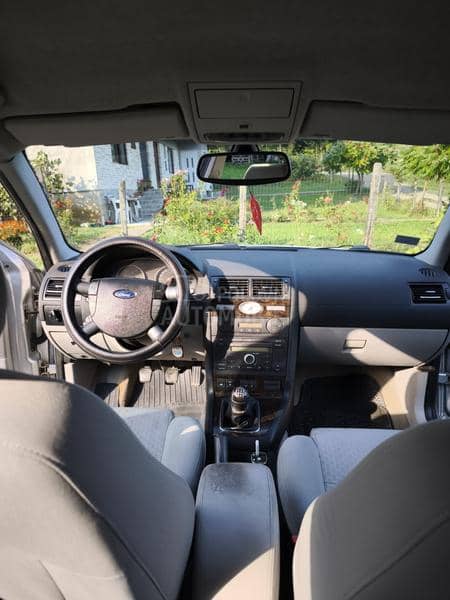 Ford Mondeo GHIA Ford Mondeo GHIA