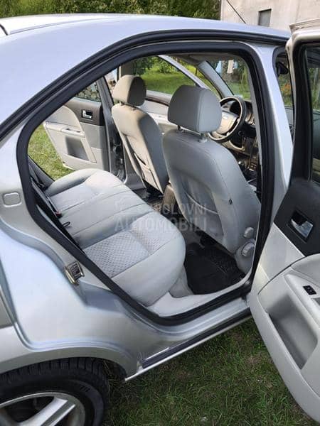 Ford Mondeo GHIA Ford Mondeo GHIA