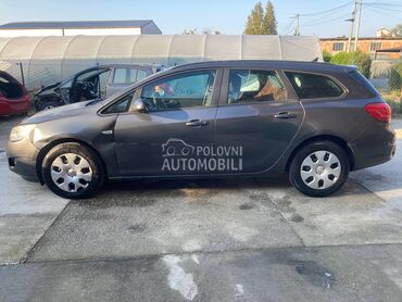 Opel Astra J -  kompletan auto u delovima