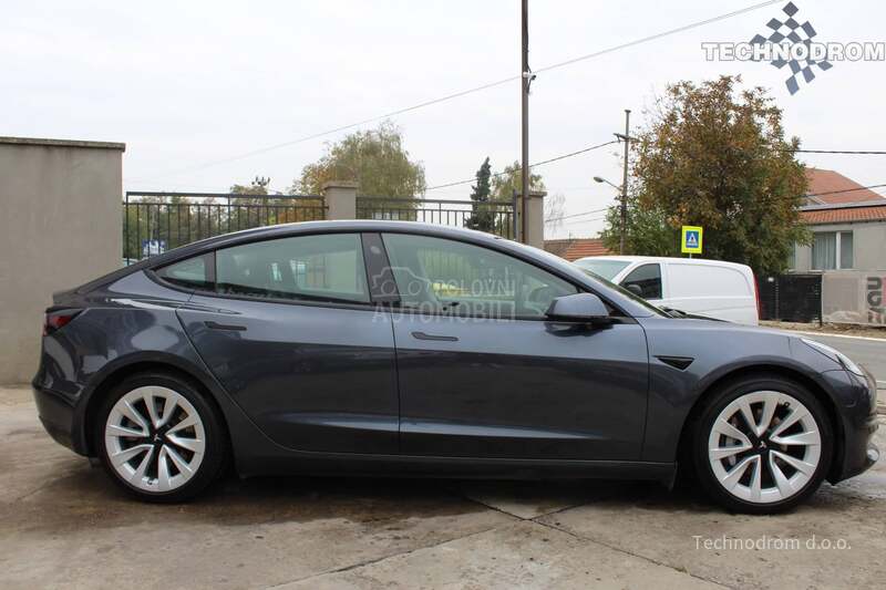 Tesla Model 3 LongRange Restajling