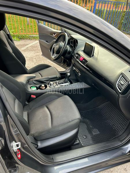 Mazda 3 2.0 Vredi pogledati