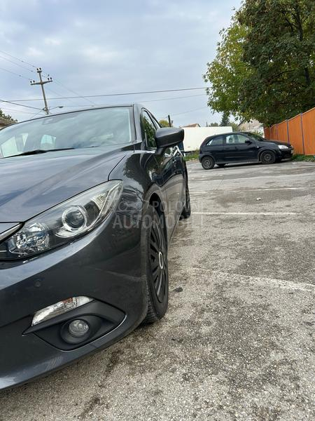 Mazda 3 2.0 Vredi pogledati