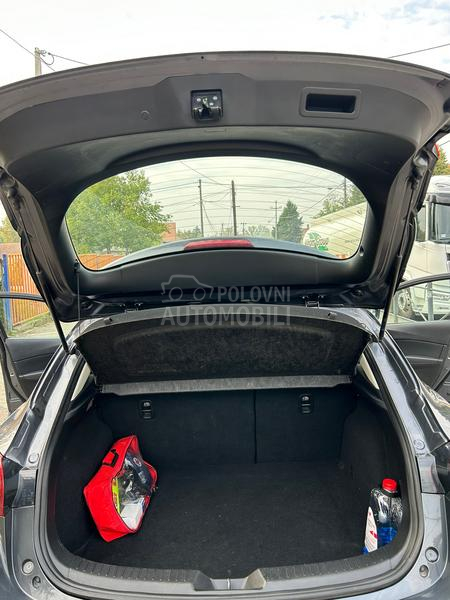 Mazda 3 2.0 Vredi pogledati