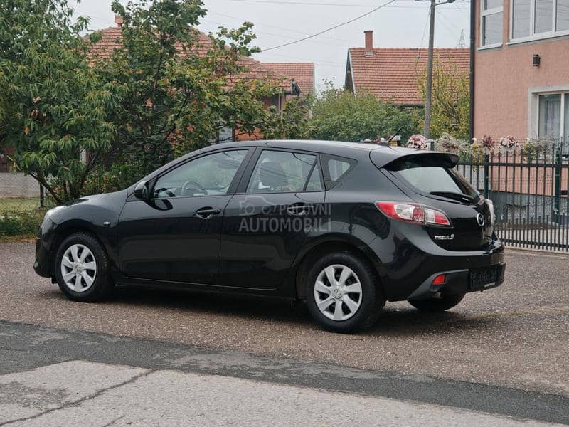 Mazda 3 1.6  n.a.v.i