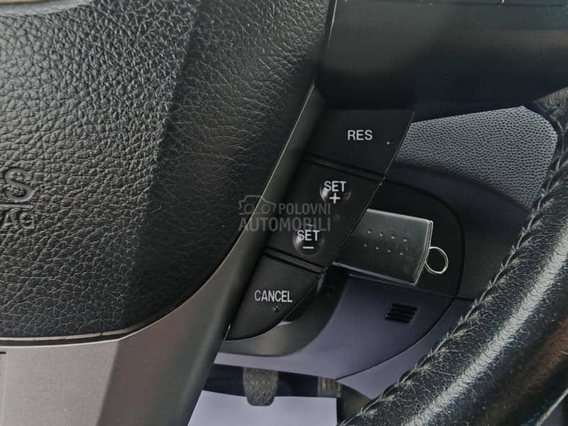 Mazda 3 1.6  n.a.v.i