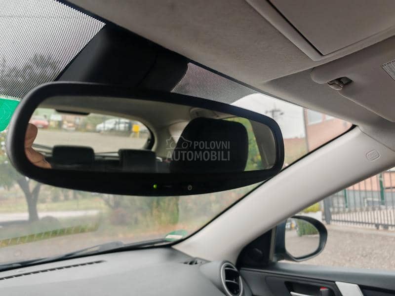 Mazda 3 1.6  n.a.v.i