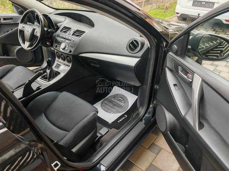 Mazda 3 1.6  n.a.v.i