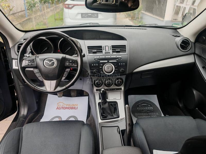 Mazda 3 1.6  n.a.v.i