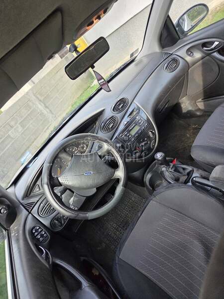 Ford Focus 1.6b