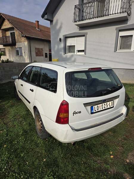Ford Focus 1.6b