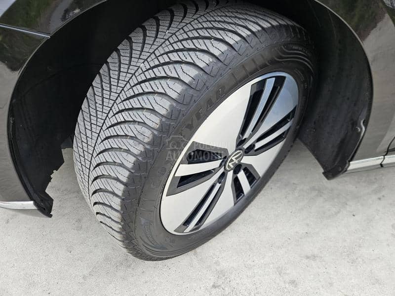 Volkswagen Passat B8 1.6 TDI DSG/PAN/LED