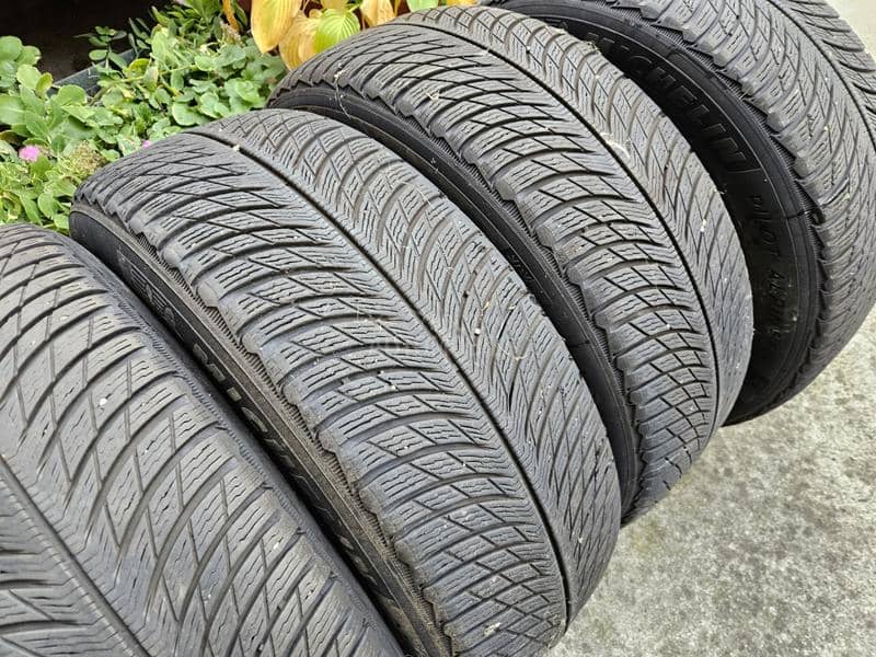 Michelin 235/55 R19 Zimska