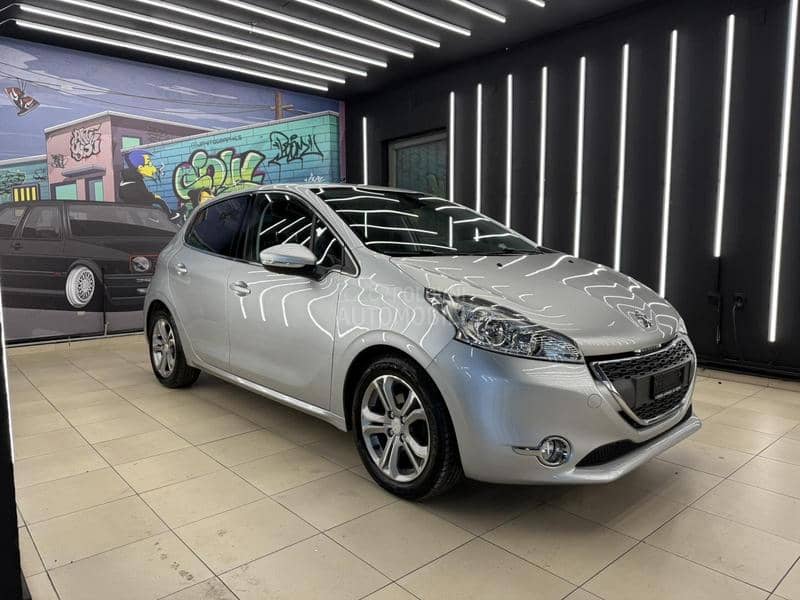 Peugeot 208 1.6 vti ALLURE CH