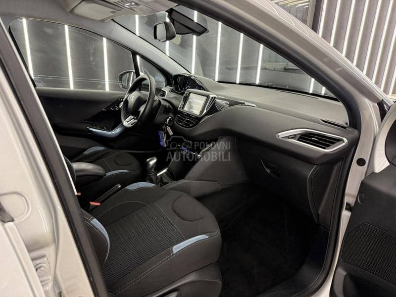 Peugeot 208 1.6 vti ALLURE CH