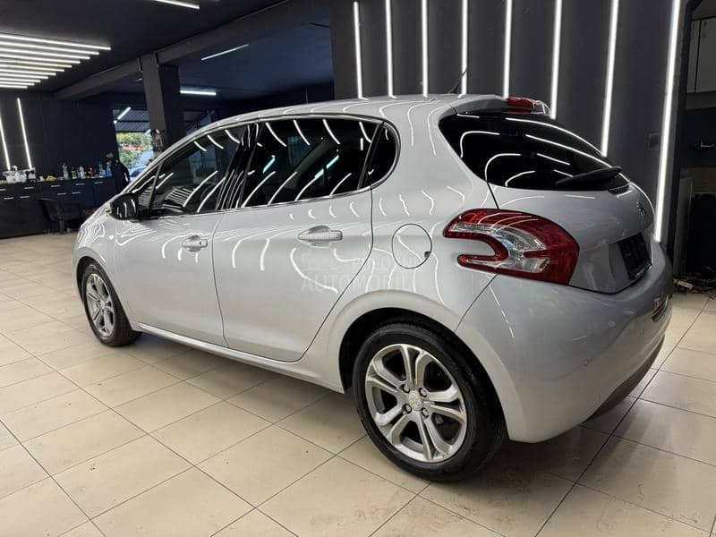 Peugeot 208 1.6 vti ALLURE CH