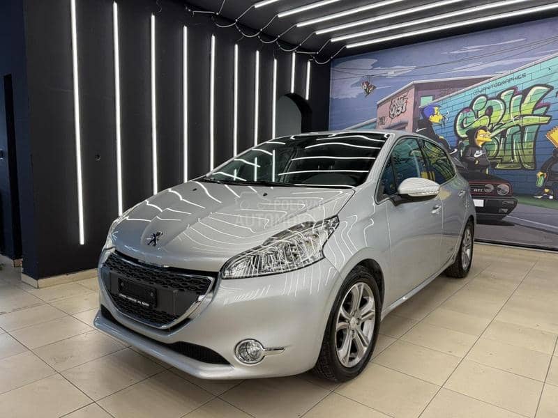 Peugeot 208 1.6 vti ALLURE CH