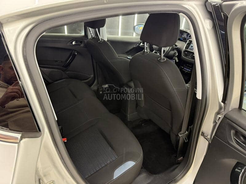Peugeot 208 1.6 vti ALLURE CH