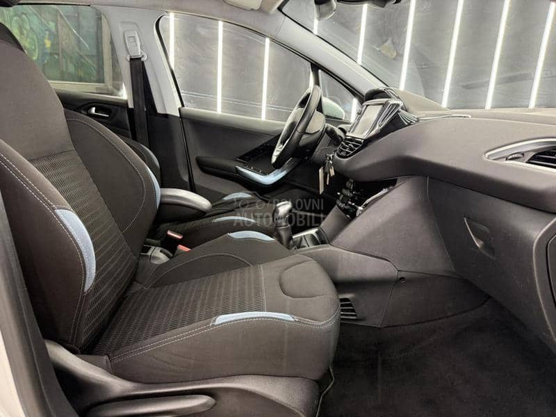 Peugeot 208 1.6 vti ALLURE CH