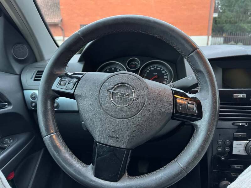Opel Astra H 1,6b PREP0RUKA