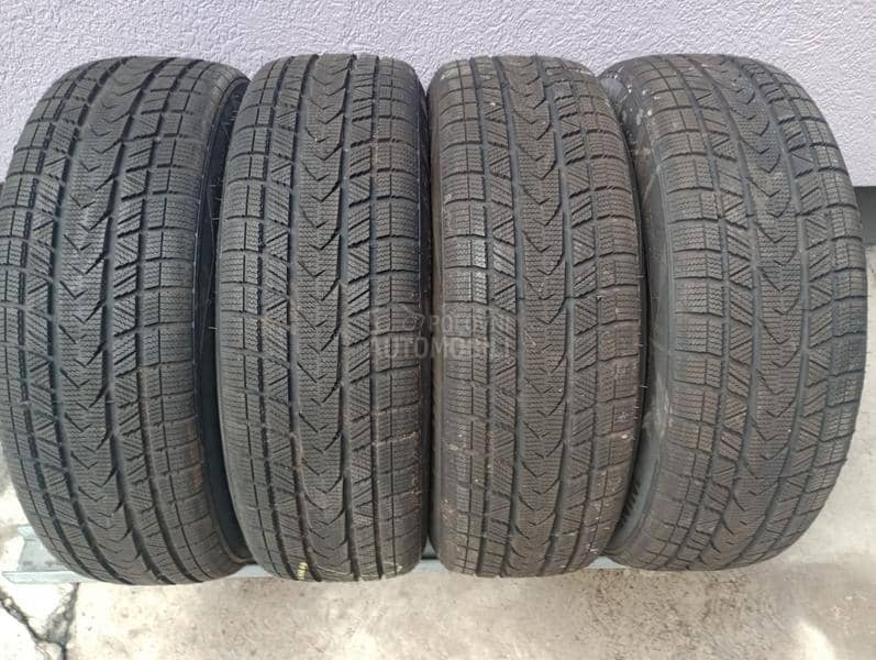 Tourador 225/60 R17 Zimska