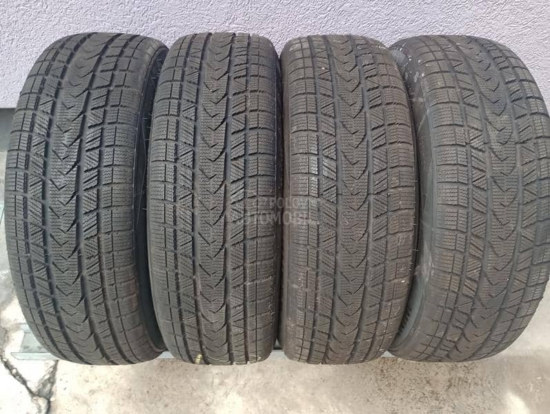 Tourador 225/60 R17 Zimska