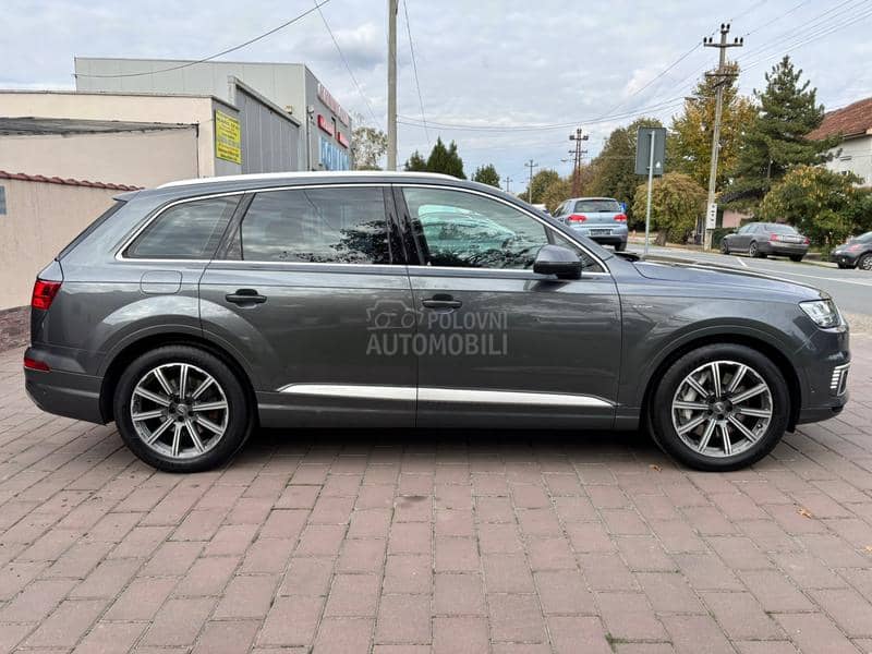Audi Q7 ETRON/S/PANO/VIRT Audi Q7 ETRON/S/PANO/VIRT