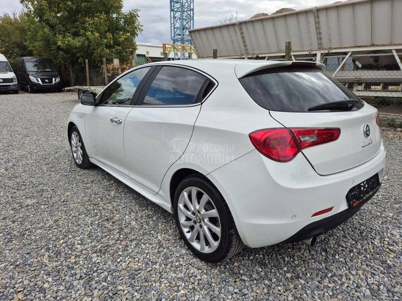 Alfa Romeo Giulietta 1.6 JTD m-2