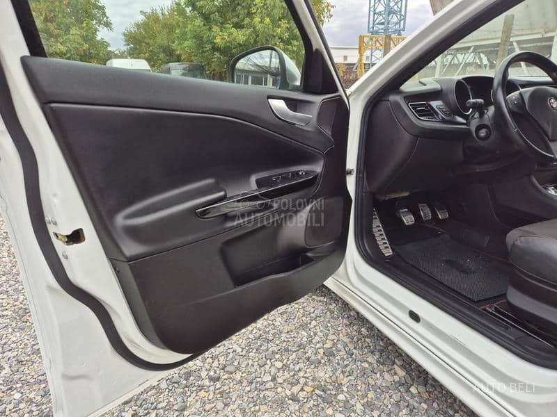Alfa Romeo Giulietta 1.6 JTD m-2