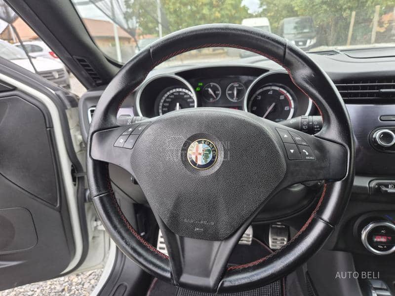 Alfa Romeo Giulietta 1.6 JTD m-2